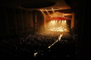 Odisseo y Moon Jungle encienden con un concierto indie pop y rock alternativo